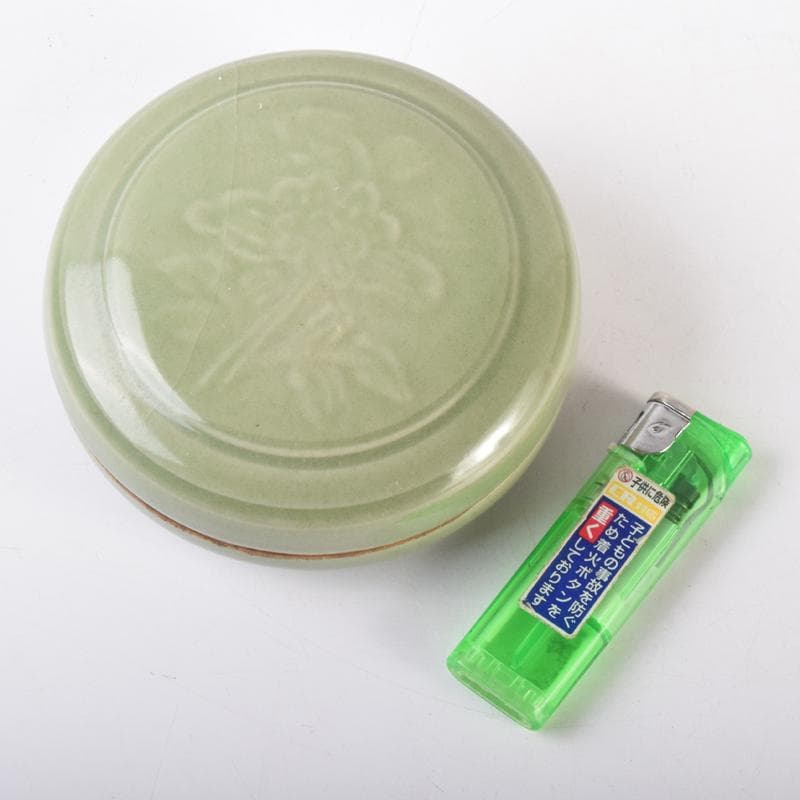 中国　龍泉窯青磁　刻花文　香合　盒子　N　7070E