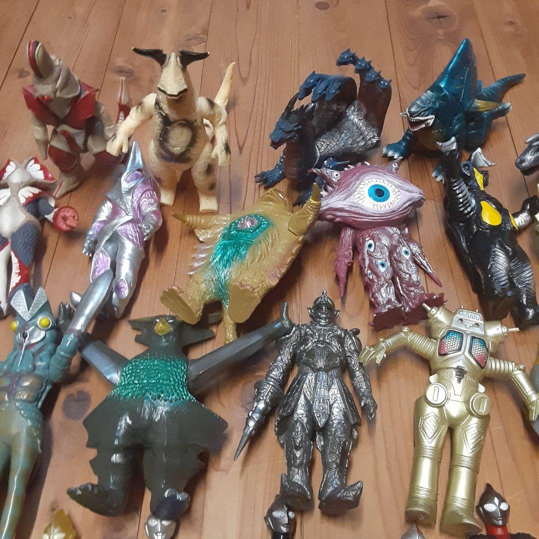 ウルトラマンフィギュアと怪獣フィギュアセット