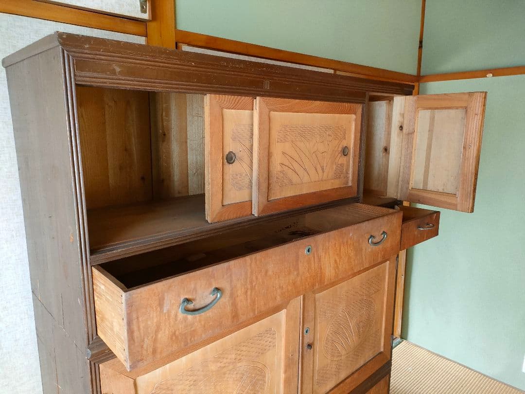 レトロな箪笥　幅122cm 高さ170cm 奥行42cm