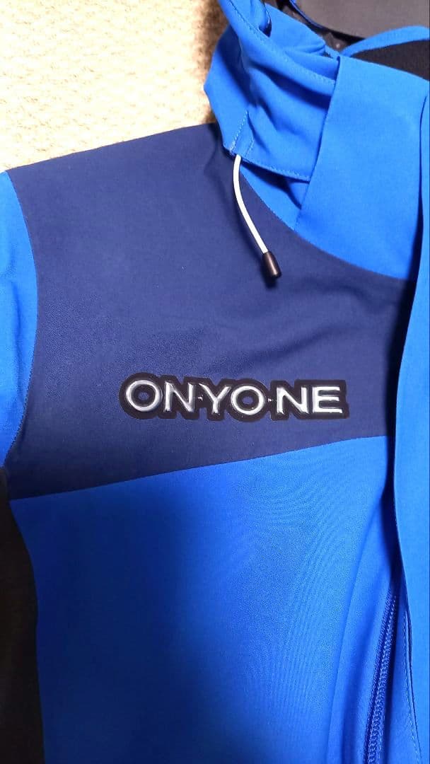 オンヨネデモ　ハイグレータースキーウェア　サイズ上SS　下S－3㎝