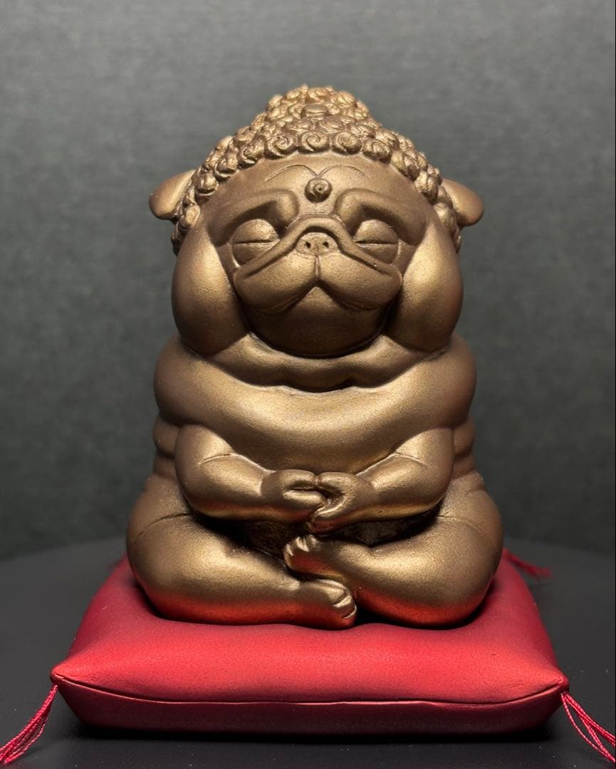仏おパグさん:ゴールド(座布団風台座付き)