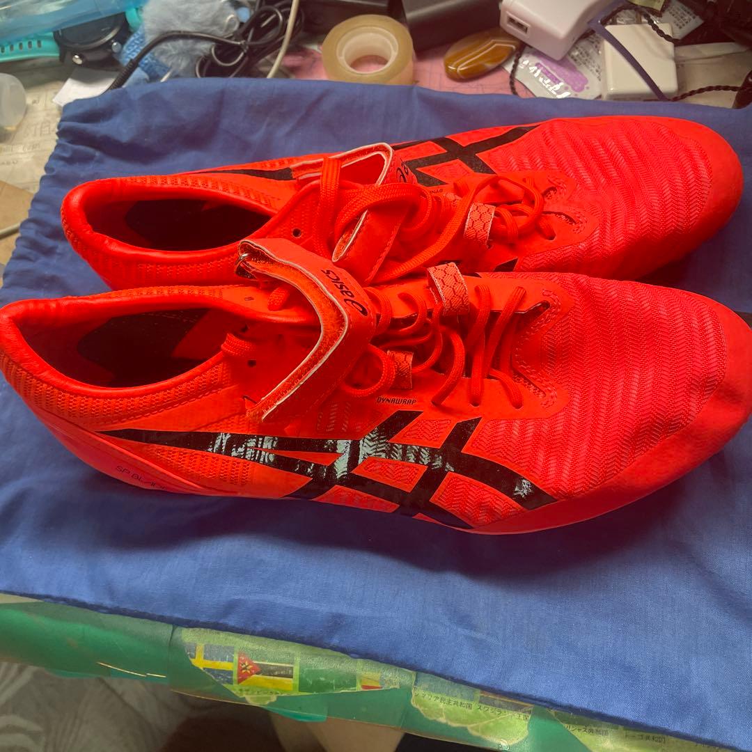 ASICS オレンジ スパイクシューズ