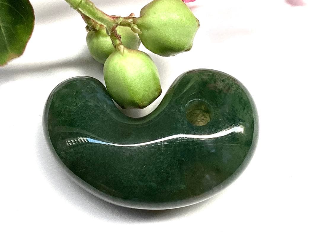 幻の碧玉‼️　出雲石勾玉*濃厚青緑色　コレクション守護石に‼️ 鑑定機関鑑別書取得品