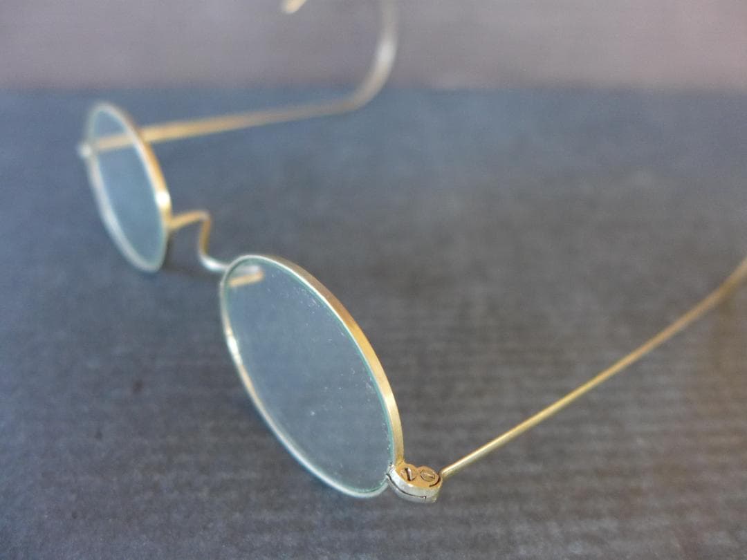 時代物　アンティークメガネ　金属フレーム　楕円形状眼鏡　軍人メガネ？　レトロ