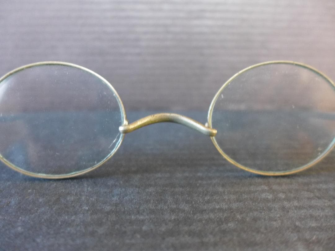時代物　アンティークメガネ　金属フレーム　楕円形状眼鏡　軍人メガネ？　レトロ