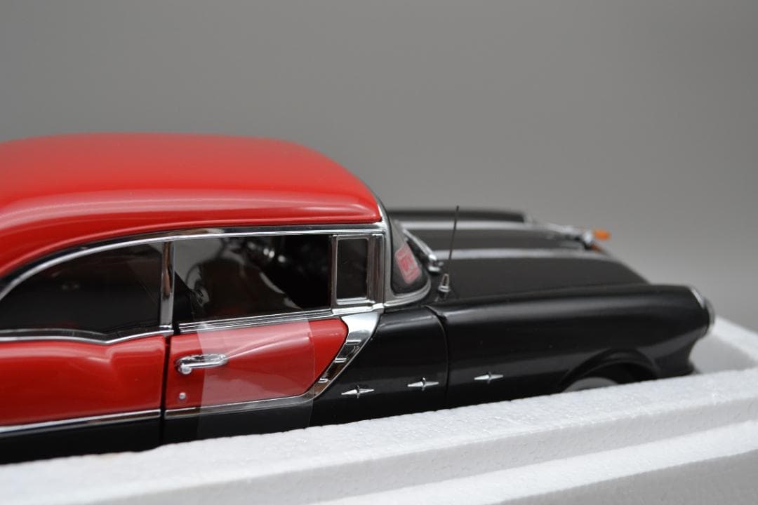 1955 Pontiac StarChief SunStar社製 1/18
