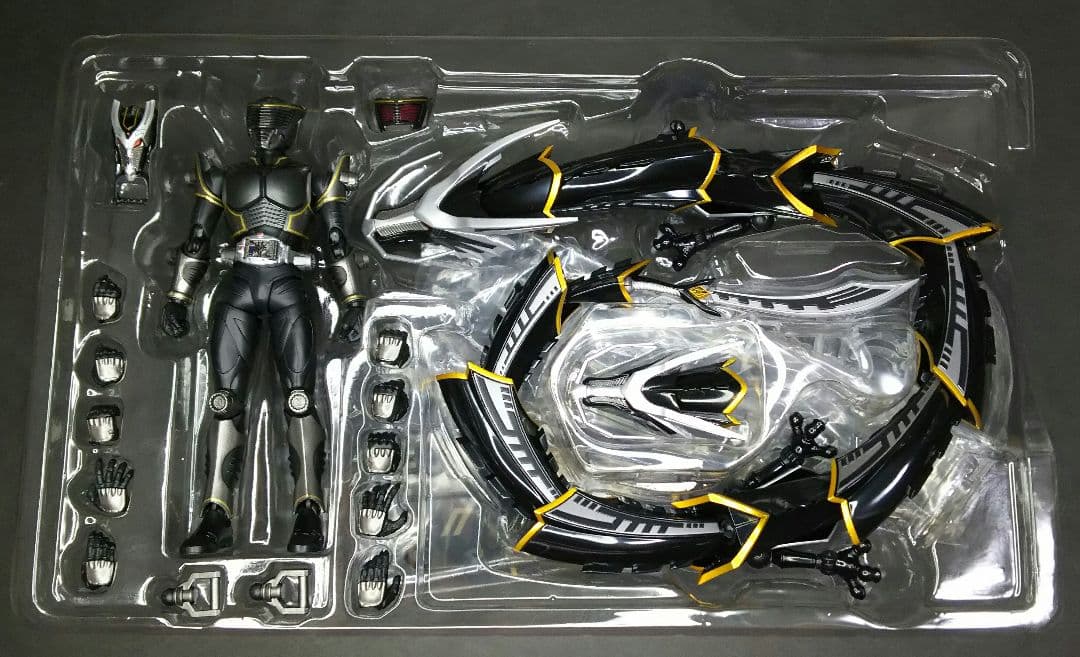 S.H.フィギュアーツ 仮面ライダーリュウガ