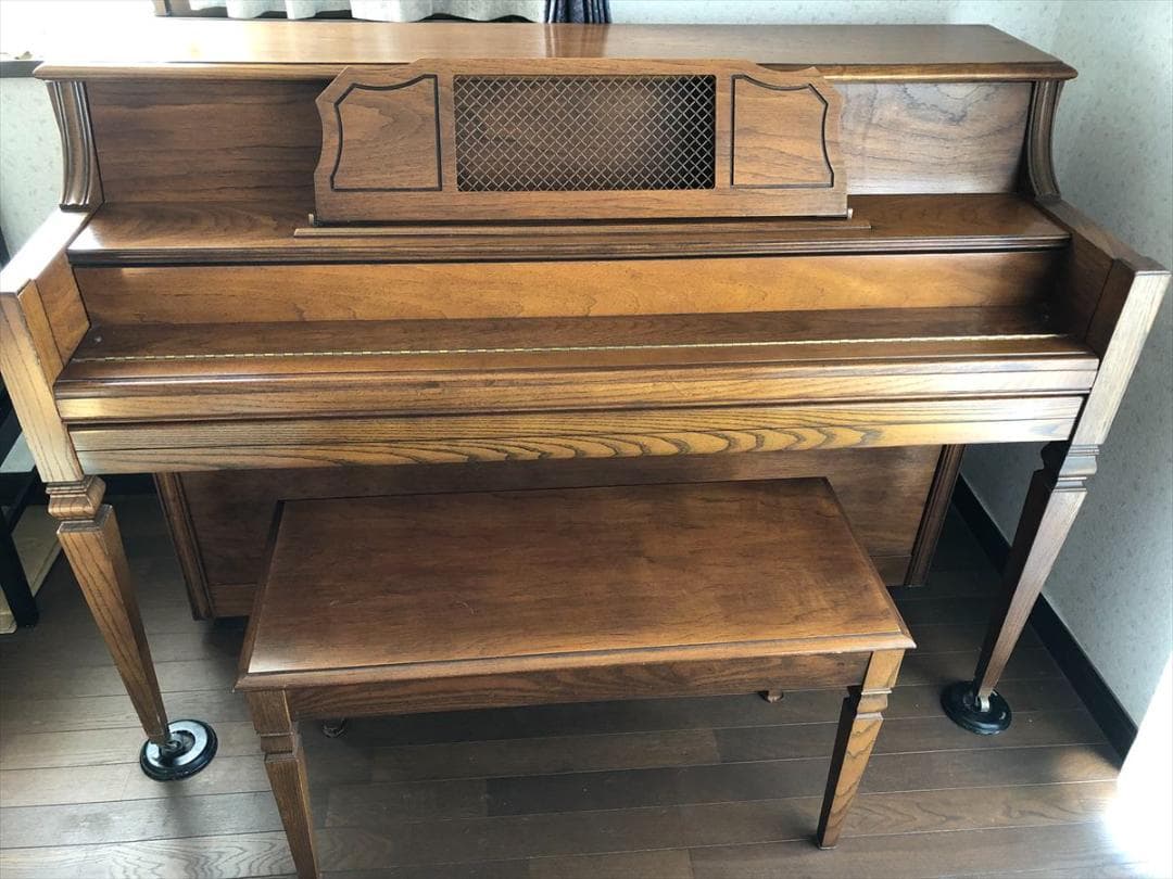 アメリカ製　アップライトピアノ　EVERETT エヴェレット　現状渡し　椅子付き