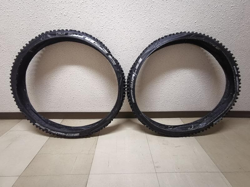 希少 2本 アイススパイカー シュワルベ 26インチ スパイクタイヤ