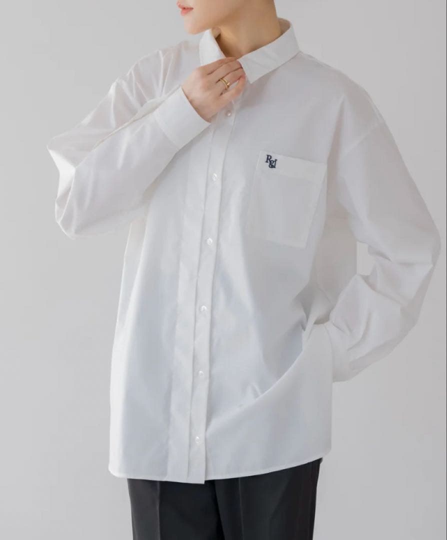 regleam リグリーム ワンポイントビッグシャツ　ホワイト×ネイビー刺繍