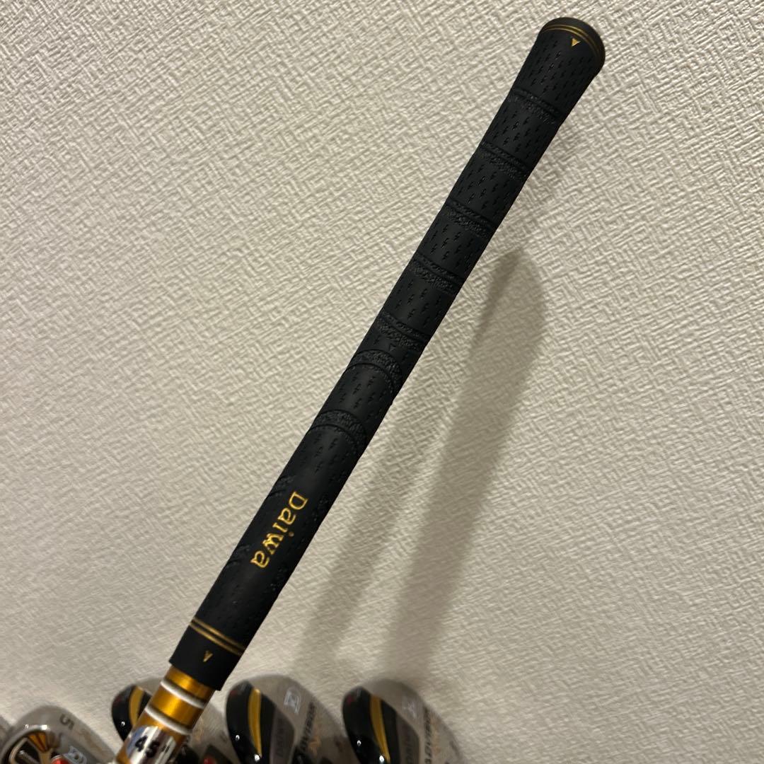 美品DAIWA13本アドバイザー　ロイヤルX　メンズ R ゴルフセット