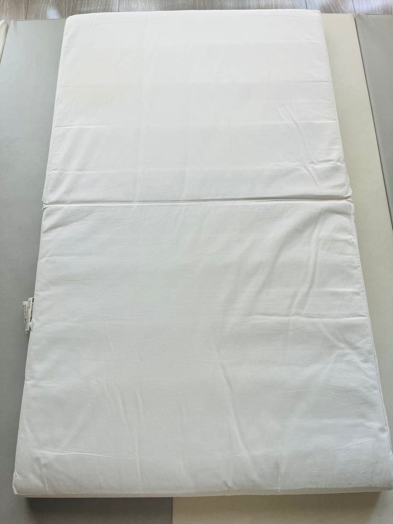 カトージ　ベビーベッド／敷布団2枚付き