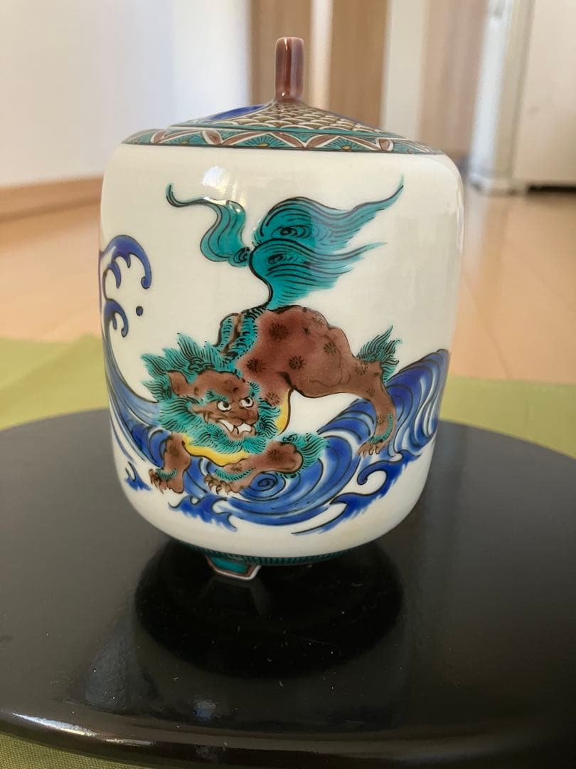 九谷焼　陶器製波と獅子の香炉