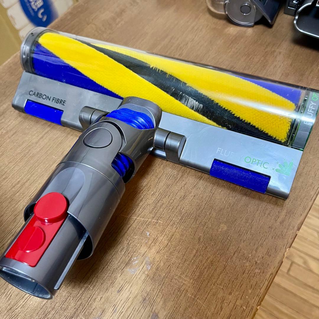 【美品】dyson 掃除機 SV20 V12 本体+充電スタンド