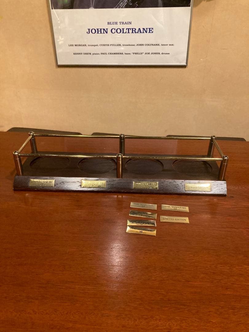 サントリーウイスキー山崎、白州専用木製台座　替えのプレート付き　ディスプレイ