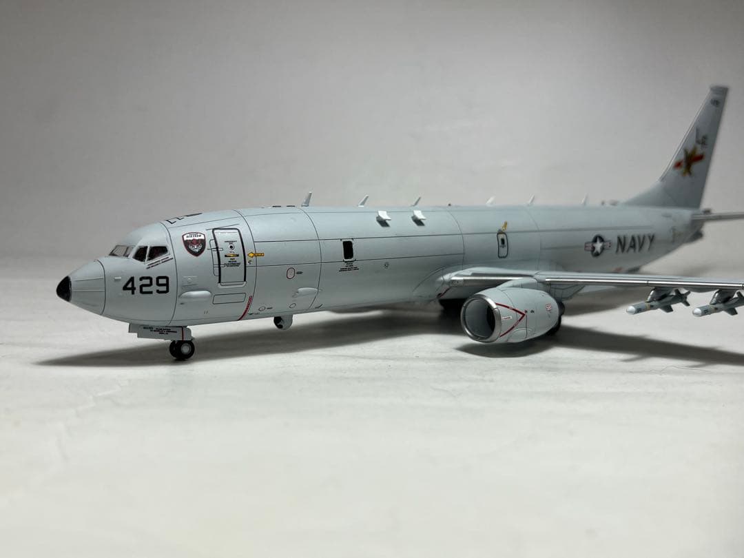 アカデミー　1/144 P-8A 対潜哨戒機　（完成品）
