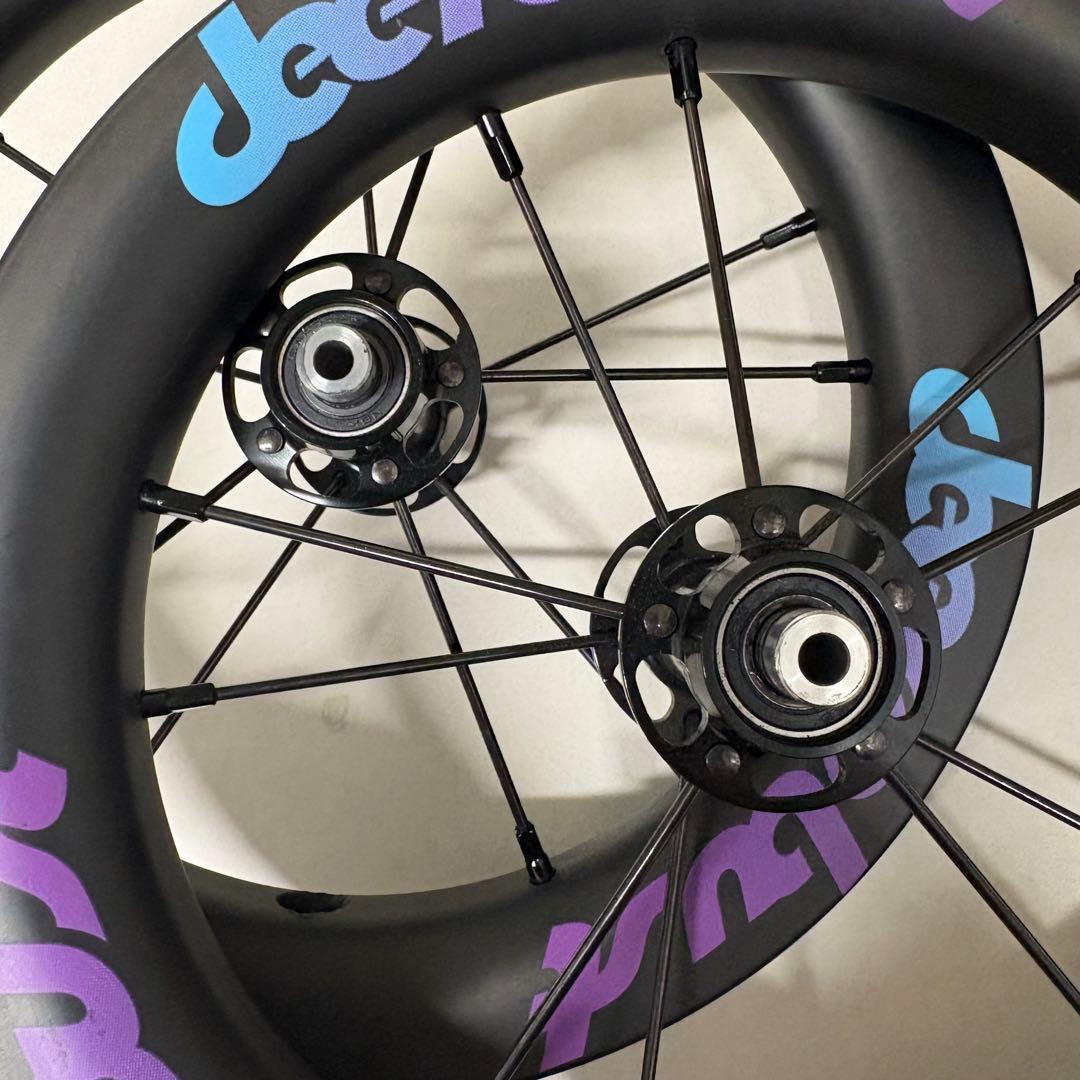 Deerobust dati バランスバイク　カーボンホイール　ストライダー