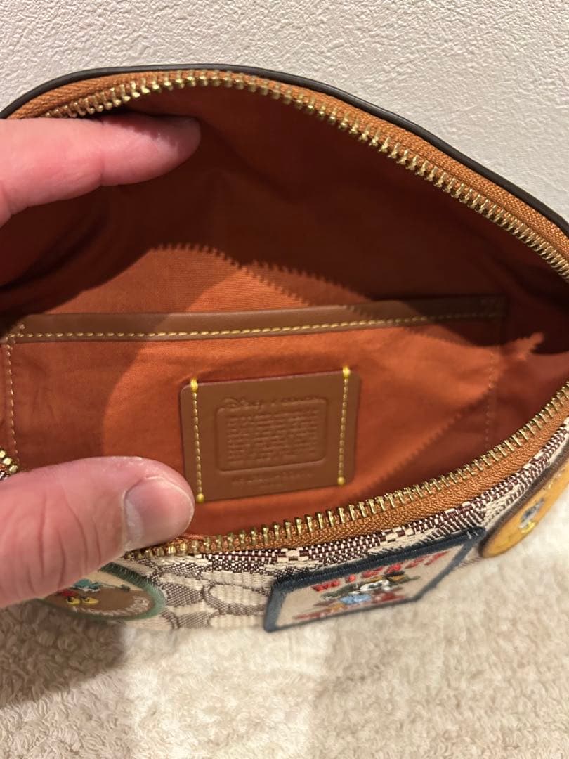 coach✖️ディズニー　限定品　ミッキー・ドナルド パッチ付きボディバッグ