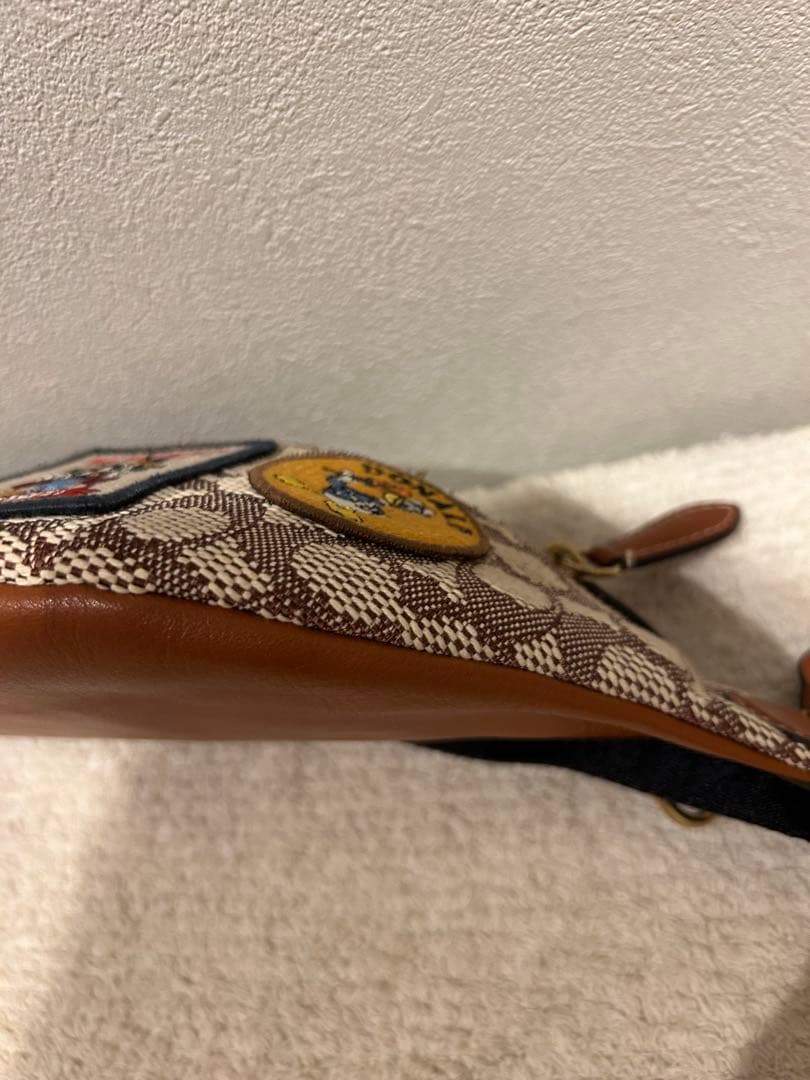 coach✖️ディズニー　限定品　ミッキー・ドナルド パッチ付きボディバッグ