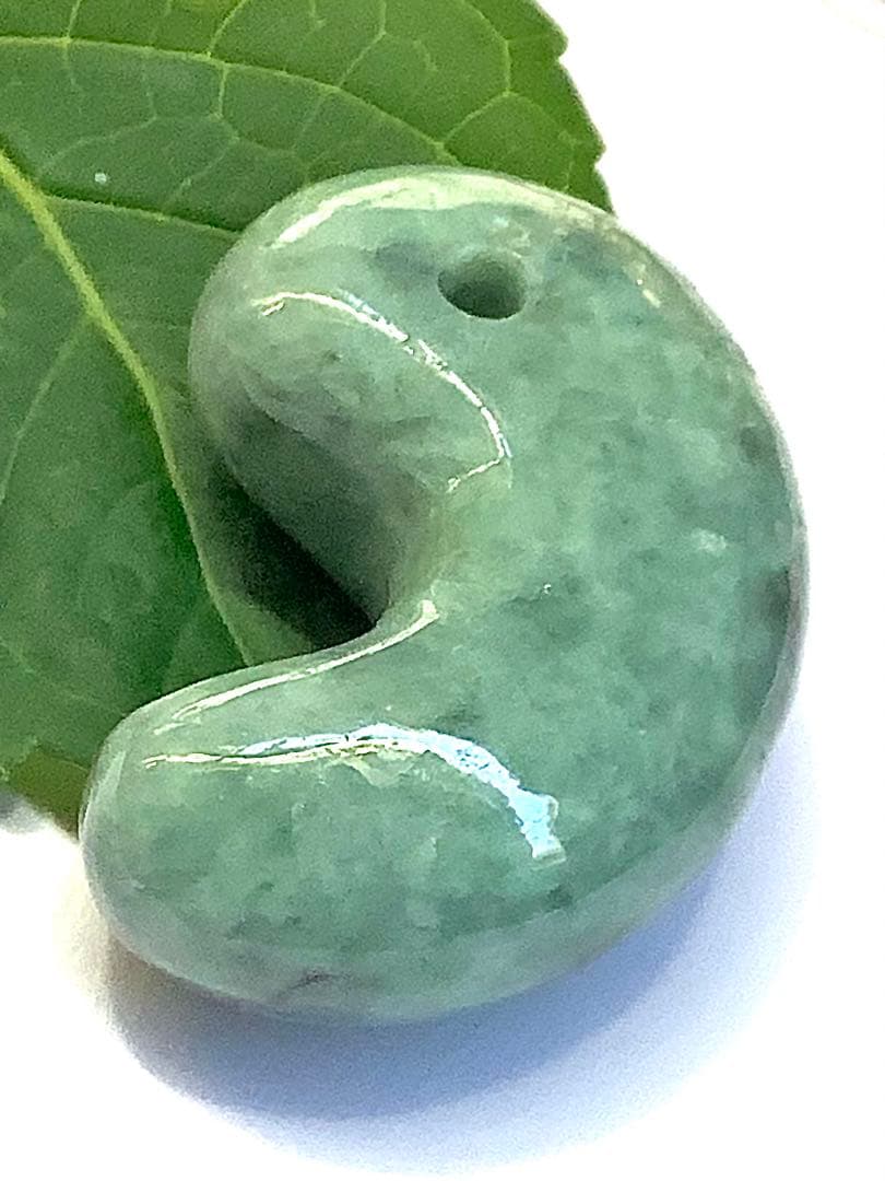 ✳味＊色良し若草色　特大*糸魚川翡翠勾玉　守護石*お守りに‼️　鑑別書取得の本物を