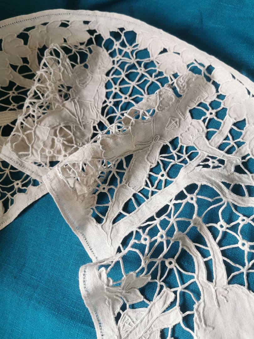 アンティーク フランス 狩猟の光景 鹿・騎馬者・犬 カットワーク リネンクロス