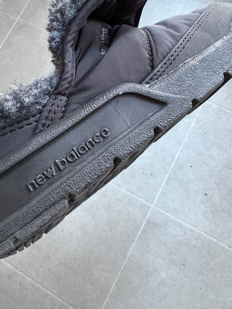 New Balance PUFLEE V2 ブラック　ボアスリッポン