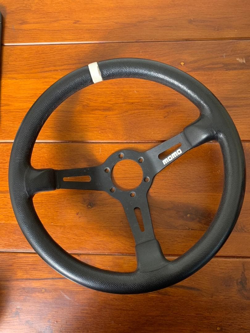 momo　ディープコーン ステアリング 黒