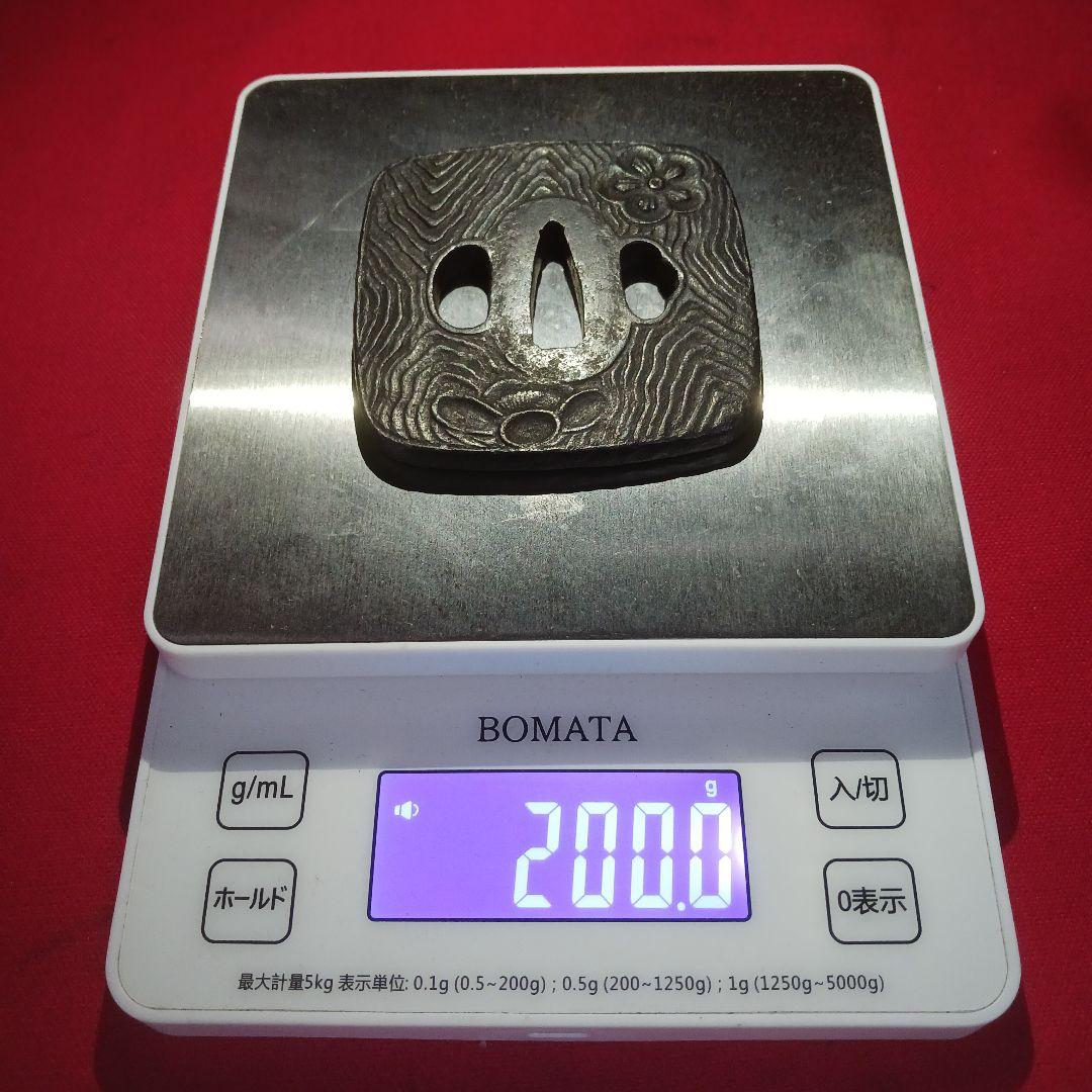 鍔　刀鍔　四角鍔　梅山水　鉄地　木箱付き