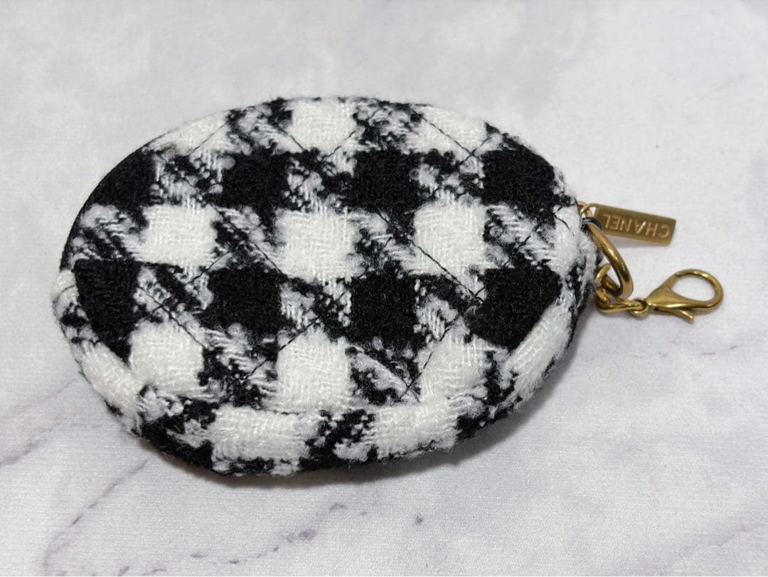 CHANELシャネルノベルティ　スマホショルダー　ケース