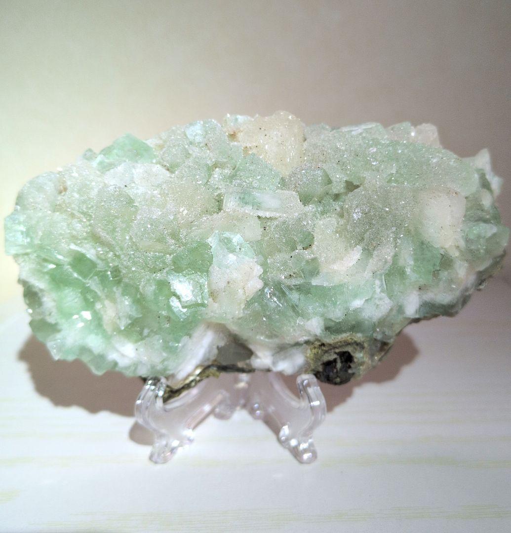 グリーンアポフィライト （魚眼石）　鉱物標本