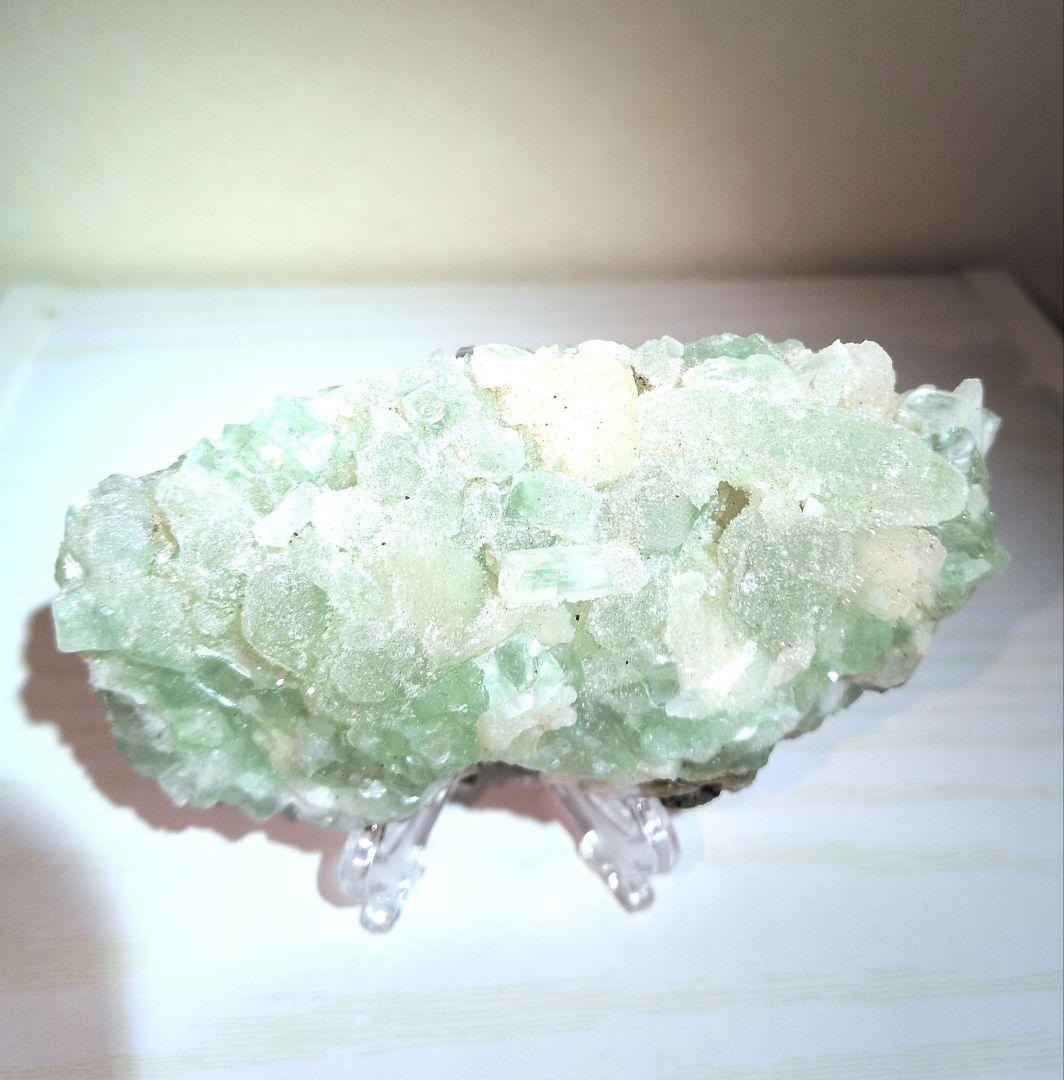 グリーンアポフィライト （魚眼石）　鉱物標本