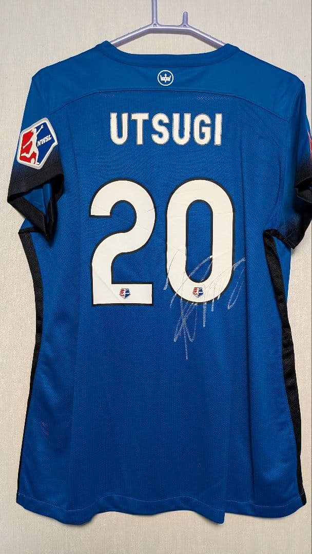 宇津木瑠美選手　サイン入りユニフォーム　ナイキ　背番号２０