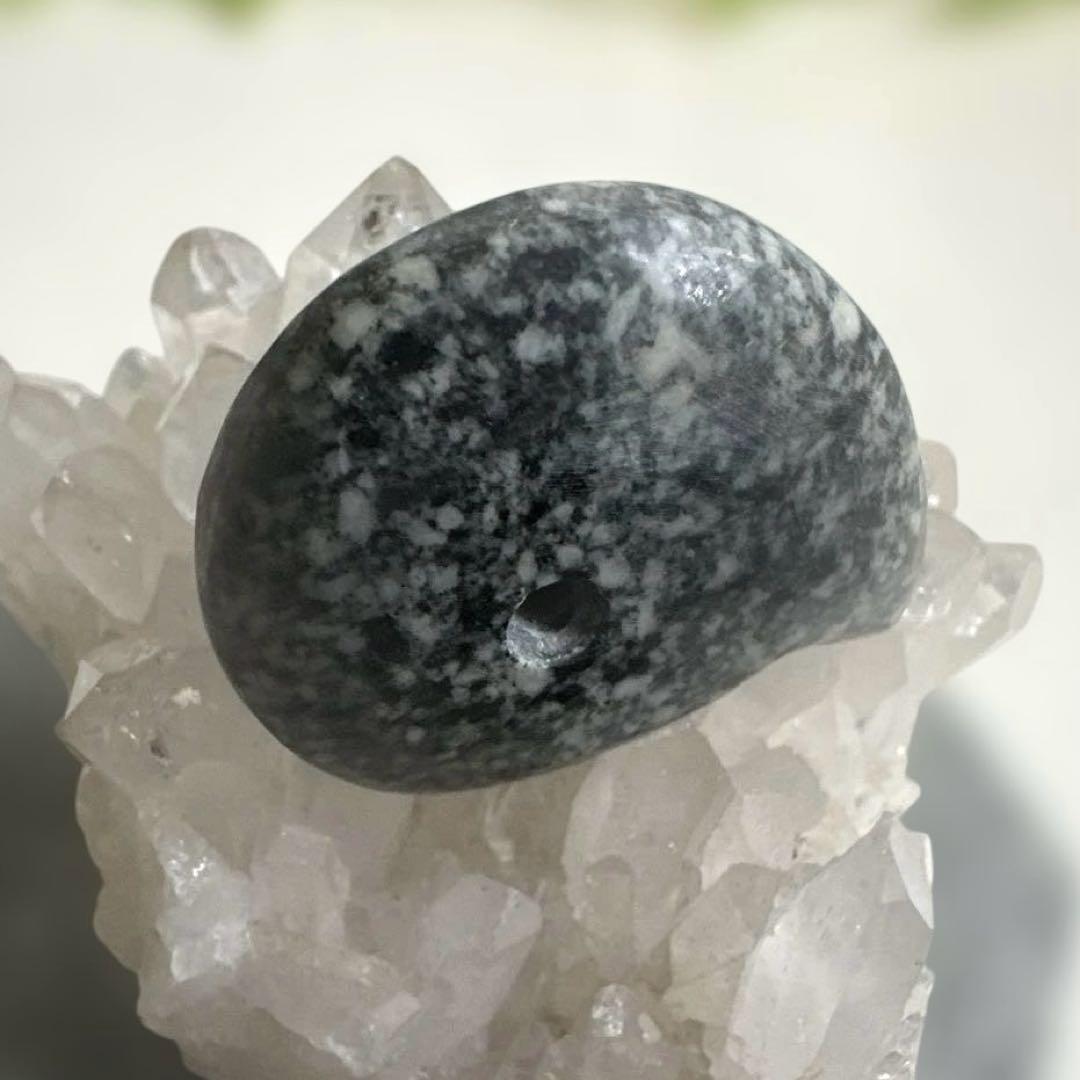 【遠野霊石】 勾玉　獣形勾玉(ニノ型) 大ぶり　高波動勾玉　感謝の石