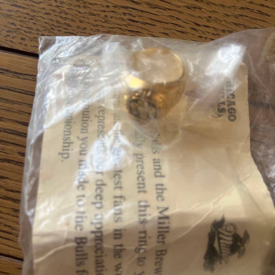 1997年1998年シカゴブルズ優勝記念新聞、ビデオ、指輪、Tシャツセット