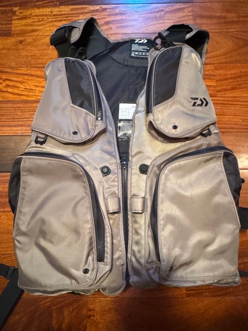 DAIWA ダイワ　フローティングベスト