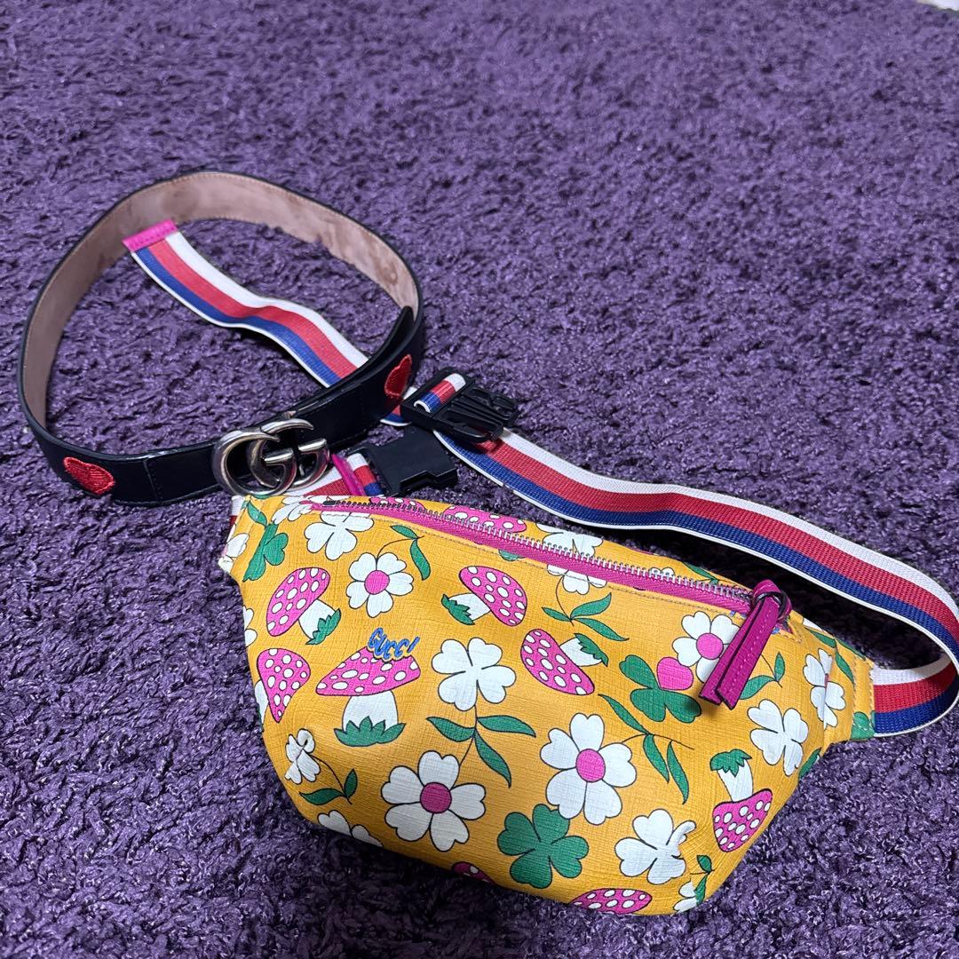 GUCCI花柄ボディバッグ イエローと、GUCCIベルト