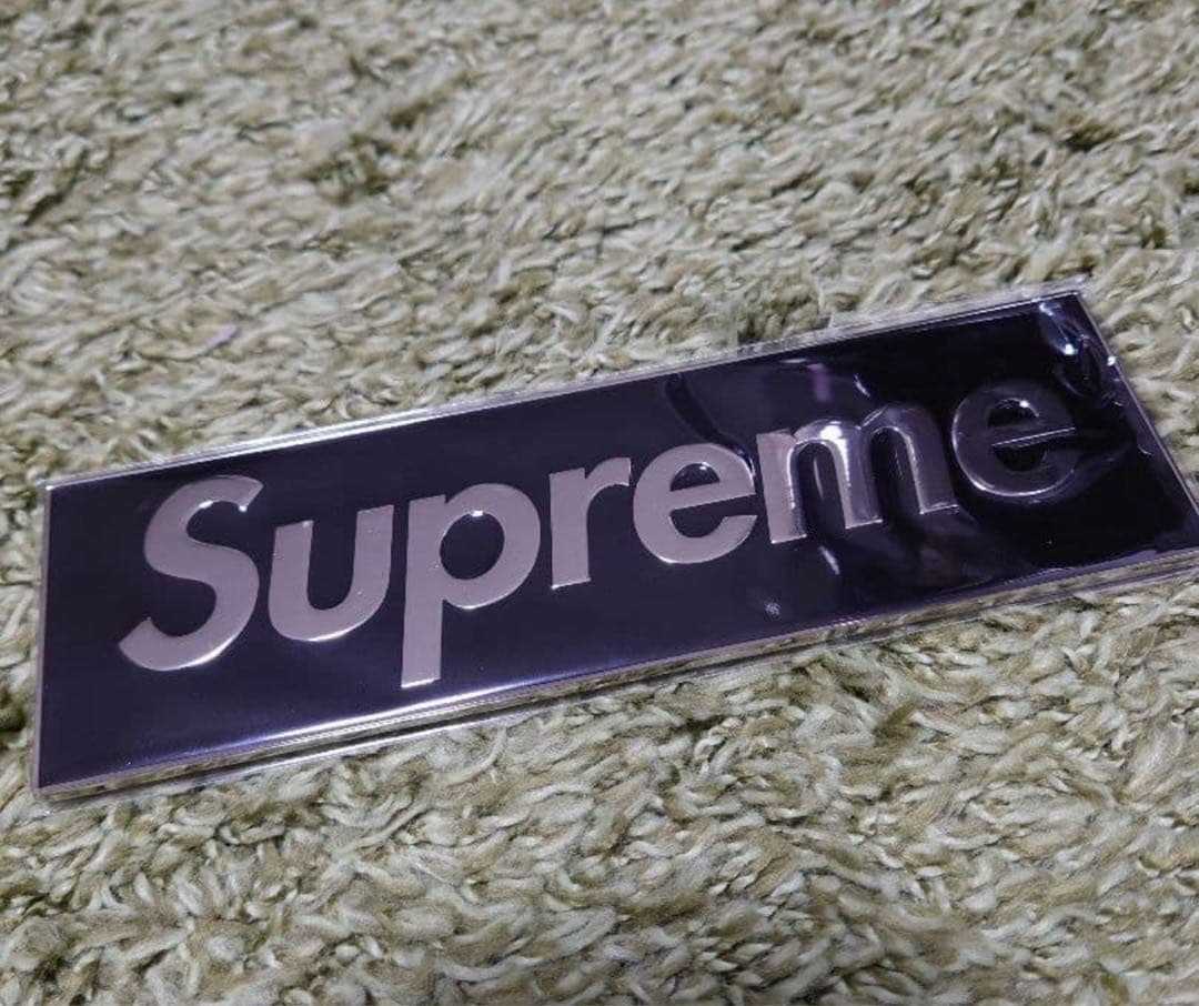 アクセサリー supreme box logo car emblem black