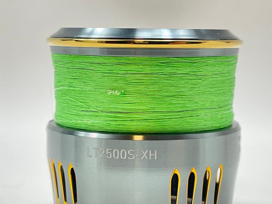 極美品 ダイワ23エアリティLT2500S-XH スプール 高比重PEライン付き