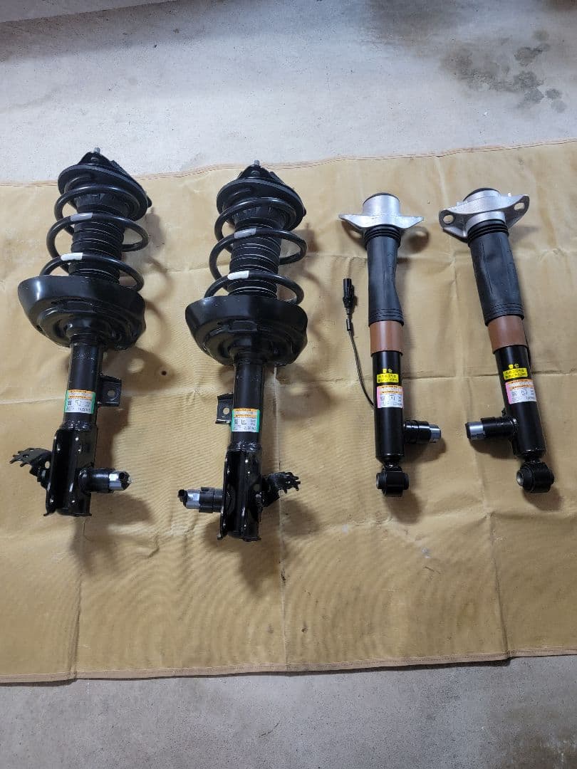 レクサスNX Fスポーツ ハイブリッドAWD 純正サスキット