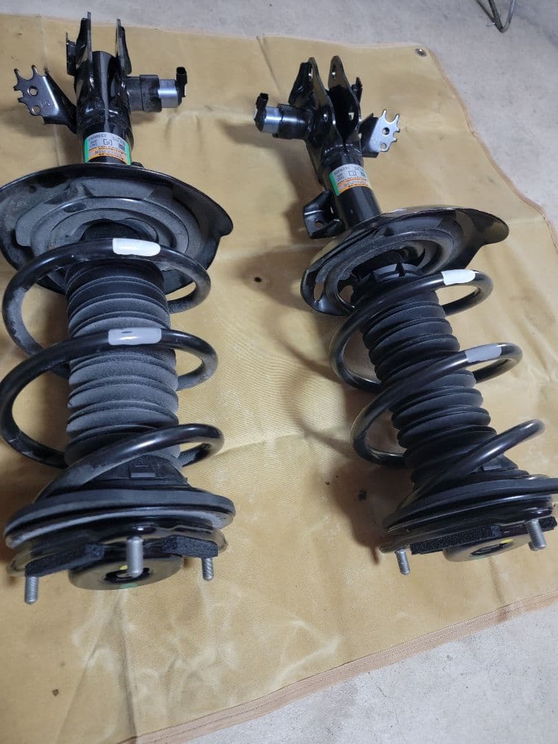 レクサスNX Fスポーツ ハイブリッドAWD 純正サスキット