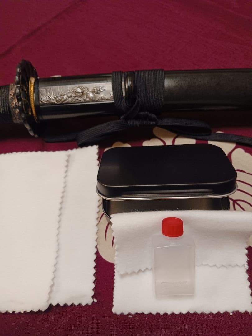 脇差し黒拵え(超薄刃)　化粧小柄付き　鉄鐔(京菊鐔)　刃文.備前伝(互ノ目乱れ)