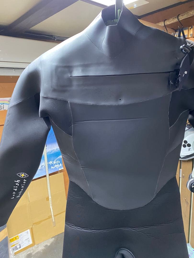 新品セミドライ　ウエットスーツ　ローデッシュビヘイビア