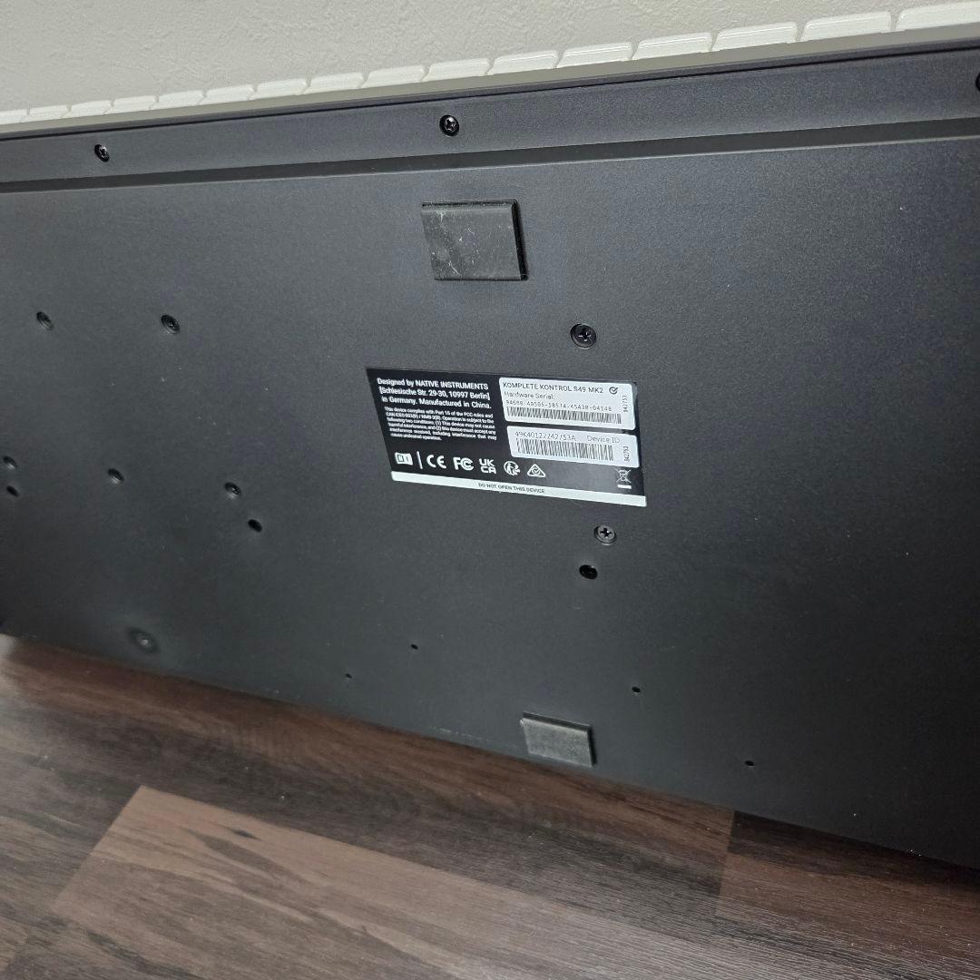 KOMPLETE KONTROL S49 MK2 MIDIキーボード