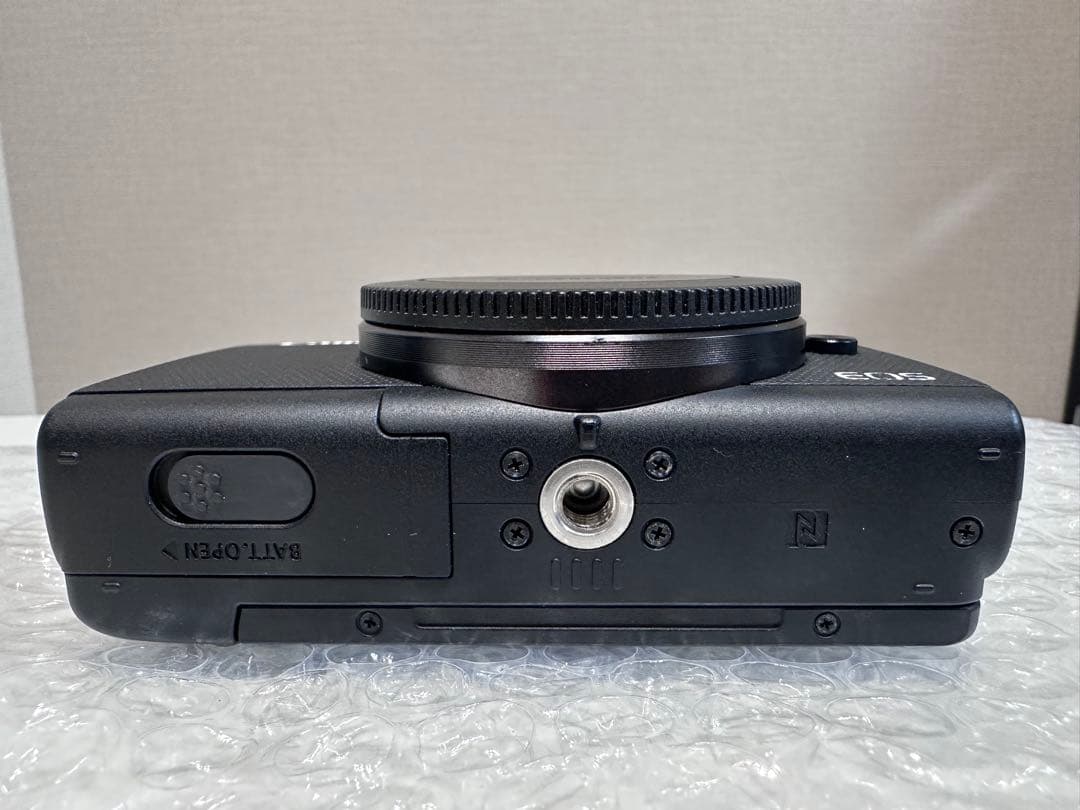 【美品】Canon EOS M100 ダブルズームレンズキット バッグ付き