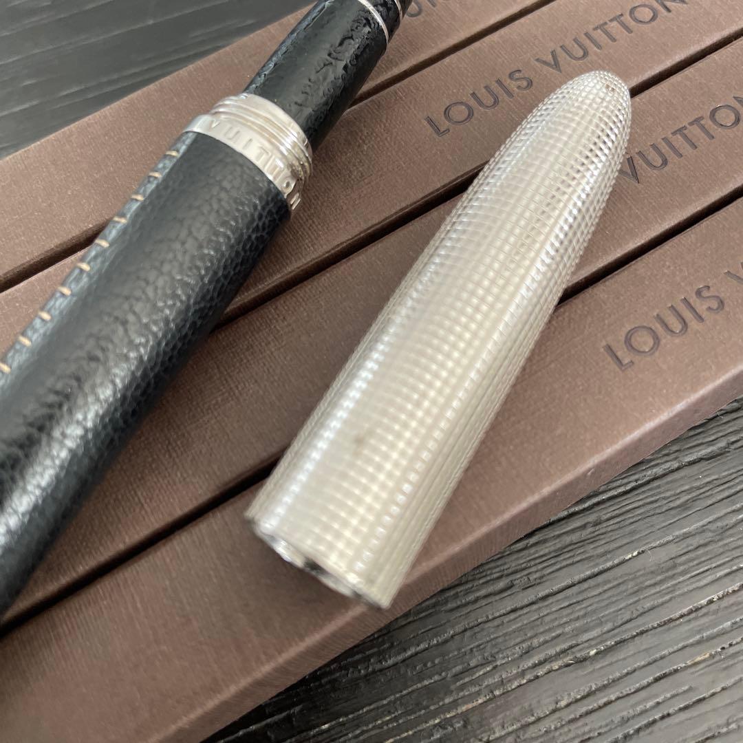 LOUIS VUITTON ルイヴィトン ドックキュイール レザー・替芯4本付き