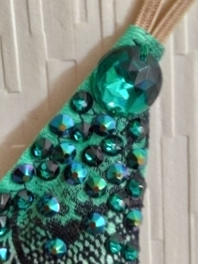 社交ダンス用ドレス 緑と黒のレオパード柄、グリーンのラインストーンが素敵なドレス