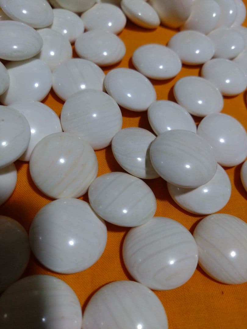 【囲碁】本蛤白石、那智黒石38号　美品：国産本榧6.4寸　板目