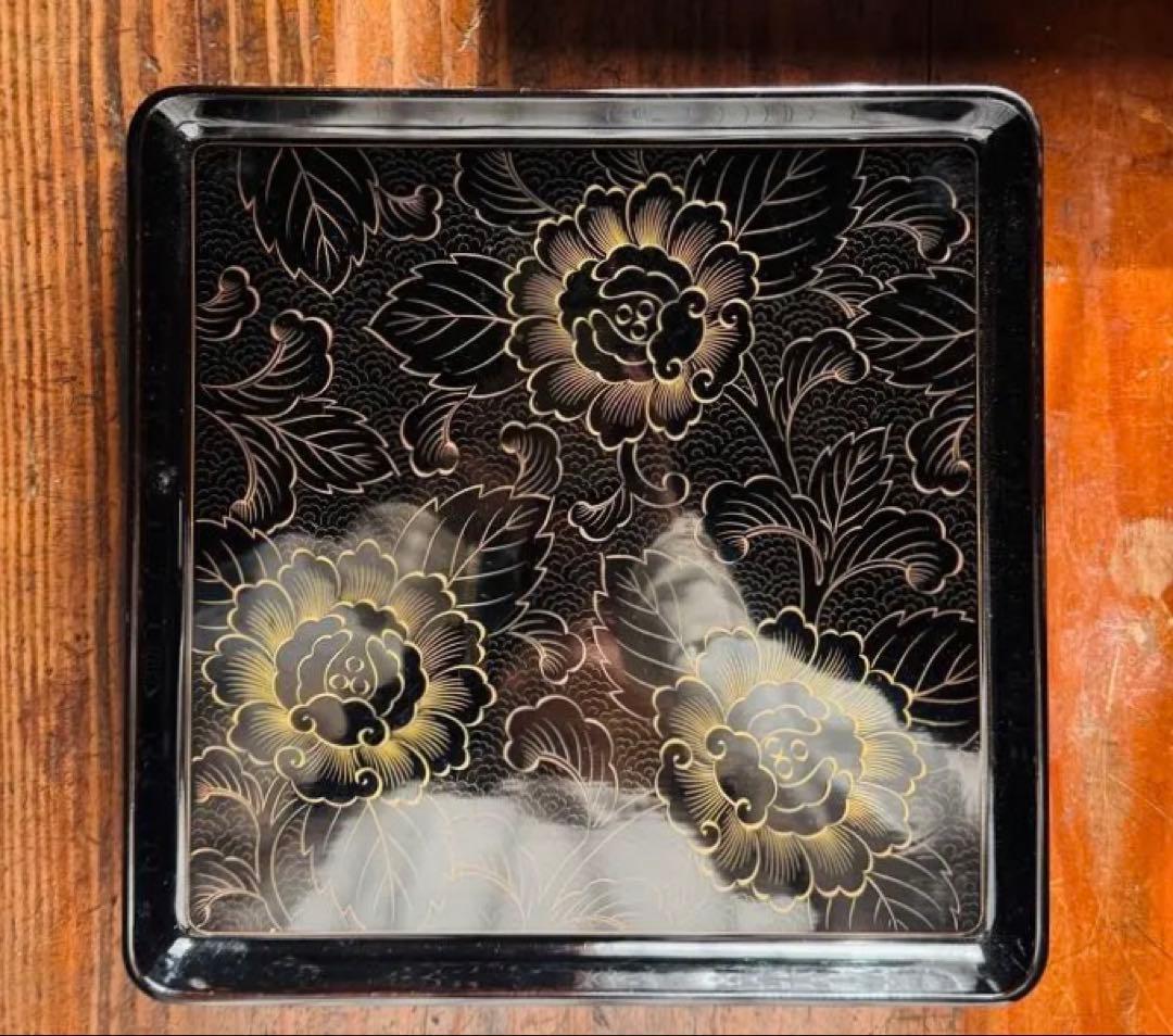 輪島塗 木製 四方盆　沈金花文　2膳　膳足堅地　御膳沈金 お正月　美術品　漆
