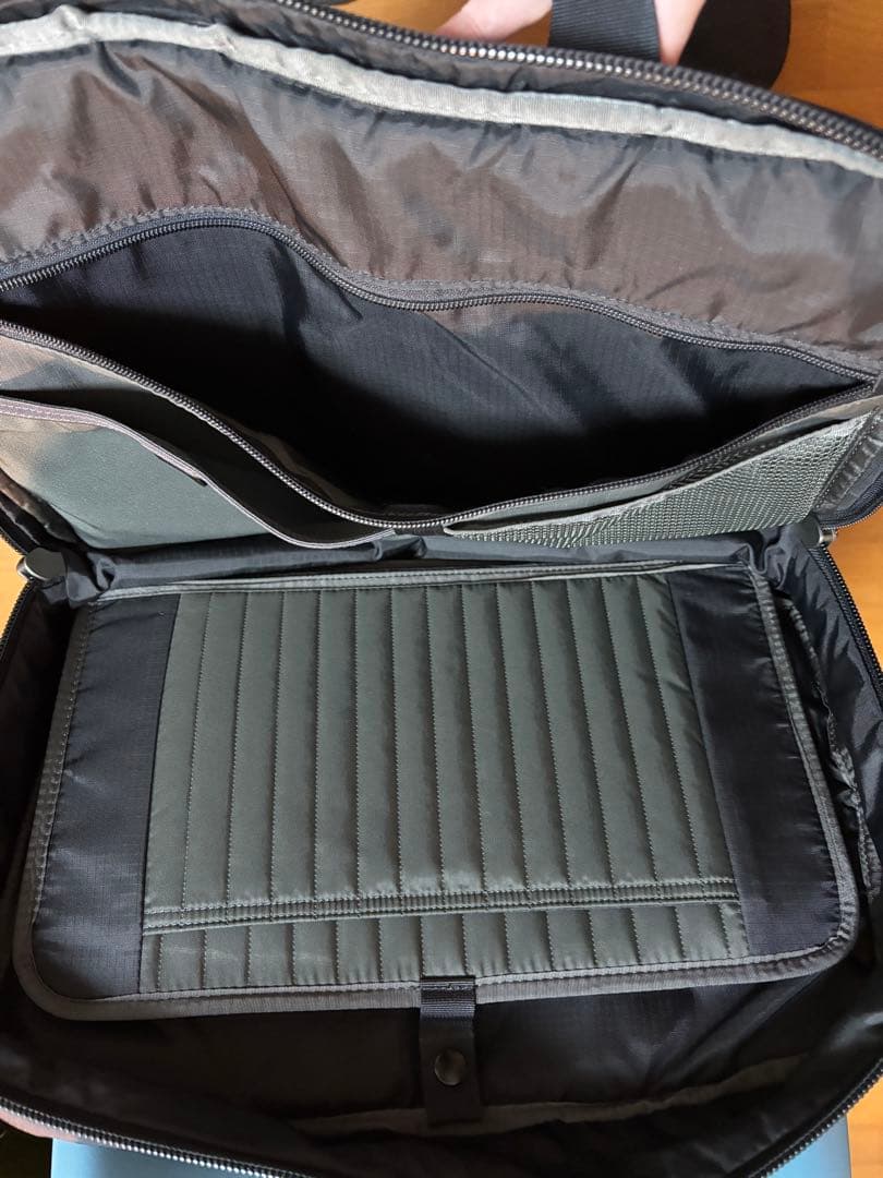 28日まて値下　GREGORY カバートミッション　ビジネスバッグ　旧モデル