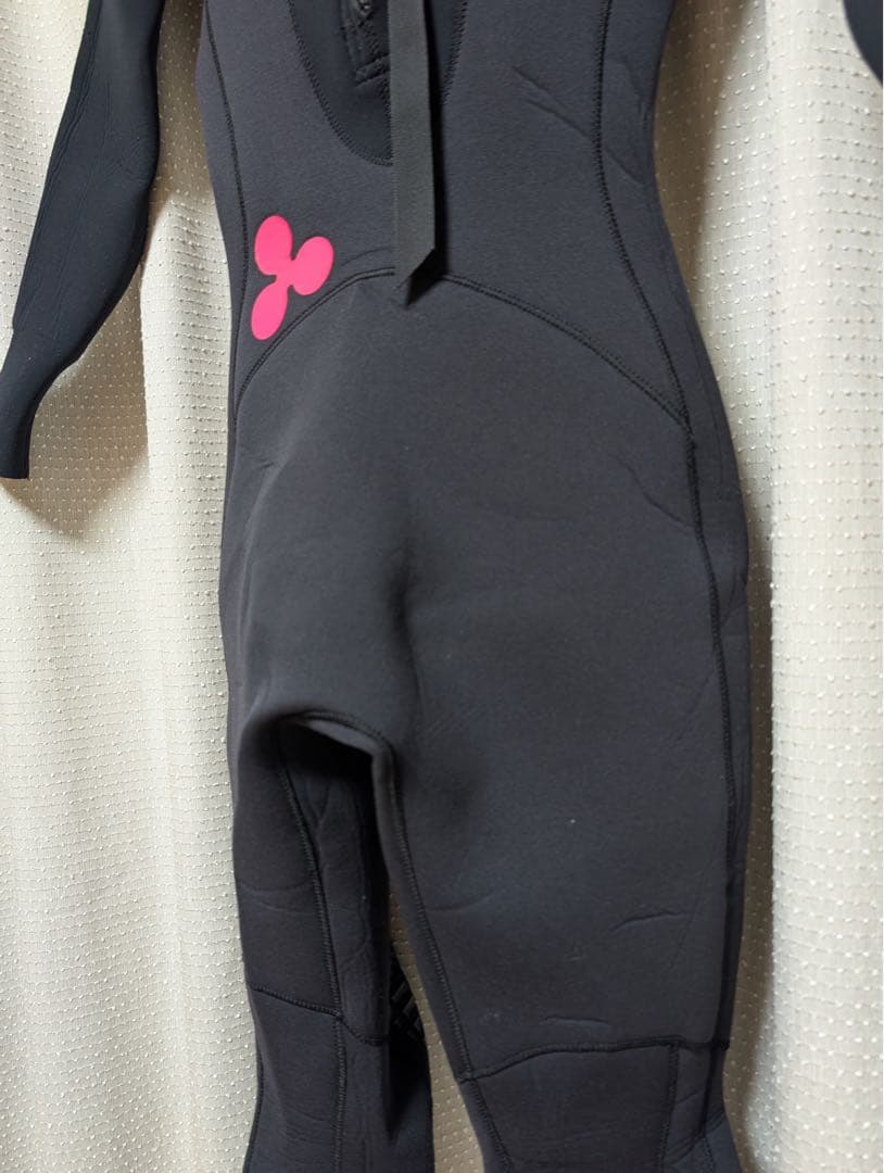 The RLM Rubber(アールエルエム)3mmフルスーツ レディースMS